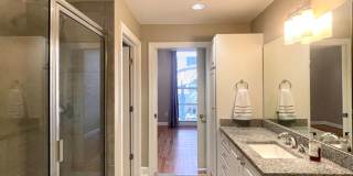 Beautiful 1 bedroom condo with amenities galore! Gallery 7