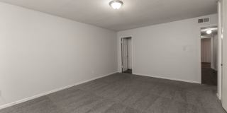 Colonial Apartments Gallery 21