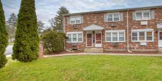 Beautiful two-bedroom townhouse condo with open floor plan Gallery 1
