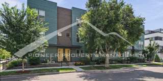 Gorgeous Townhouse with Central AC and Rooftop Deck Gallery 1