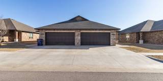 3 bedroom and 2 bathroom duplex in El Reno! Gallery 1
