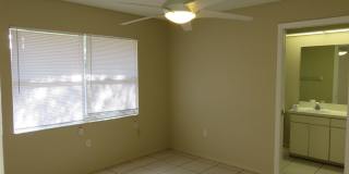 Centrally located 2/2 Gallery 14