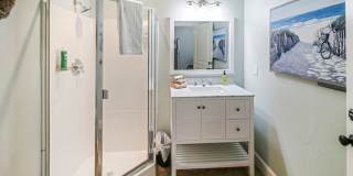 Parkside Suite: Fully Furnished Modern Studio in the Heart of Jacksonville $300 Utility Fee Gallery 25