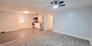 7 Bedroom Home in Bloomington Gallery 45