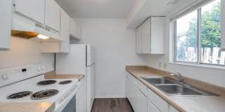 Spacious 4 Bedroom Townhome in SLC w 1 car garage Gallery 3