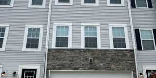 Beautiful 3-Bedroom Townhome with 2-Car Garage in Willow Reserve! Gallery 1