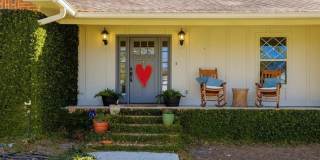 Stunning & Spacious 3-BR Home with Sunroom & Bonus Room in Valdosta! Gallery 1