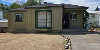Bright 3-Bedroom Home Near UNR with Internet, Laundry and 3 Parking Spaces Gallery 1