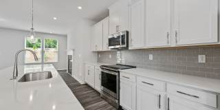 BRAND NEW Townhome located in Westside Bend! MUST SEE! Gallery 6