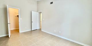 Cozy 2 bedroom Duplex Gallery 13