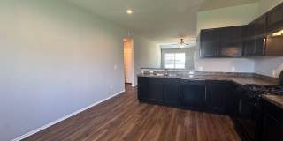 Charming 4 bed 2 bath in Hunters Spring *  Mustang schools Gallery 13