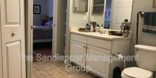 60 Fenwick Hall Allee Gallery 11