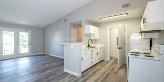 The Landings at Steele Creek Apartments Gallery 14
