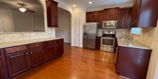 Townhouse / Burlington Gallery 8