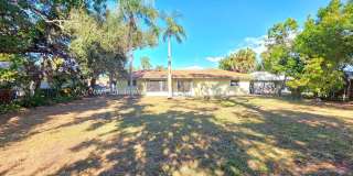 GULF GATE SARASOTA! OUTSTANDING 3 BEDROOM/2 BATH HOME WITH EXTRA LARGE YARD! Gallery 37