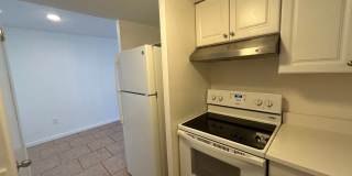 1 BR Condo in Greenbriar Walking Distance to U of M! Gallery 10