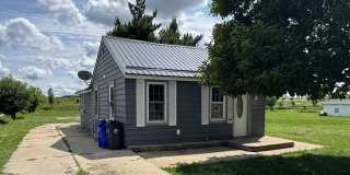 Cozy 2-Bedroom Cedar Rapids Home With Large Yard! Gallery 1