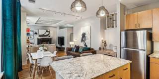 212 W Washington Street Gallery 14