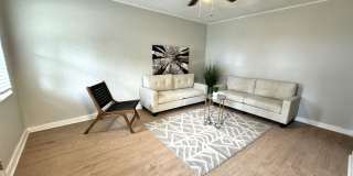 Renovated 2 Bedroom Jacksonville Heights Duplex Apartment Gallery 4