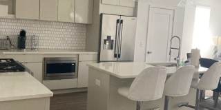 4BR Townhome - Minutes from Oracle Campus Gallery 3