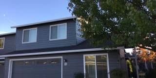 2 Bedroom and 2.5 Bathroom Townhouse in Central Point Gallery 1