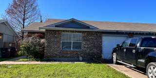 Nice 3/2 duplex in Round Rock. Gallery 1