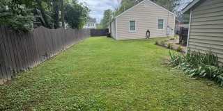 Knoxville 37917 - Available Now! 2 bedroom, 1 bath home - Contact Lisa Vineyard 865-216-9334 Gallery 7