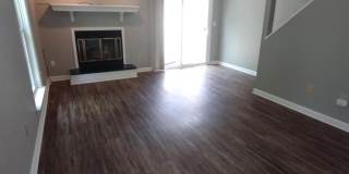 Spacious 3 bedroom townhome close to UK! Gallery 6