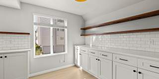 Amazing 2bed/1.5bath Condo Unit with Private Balcony in Meridian Park! Gallery 7
