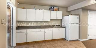 866 E 700 N Gallery 21