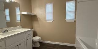 Newly Remodeled 2 Bedroom-1 Bath House Gallery 7