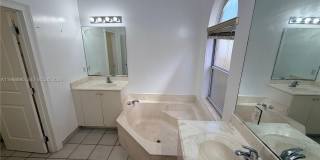 4110 NE 22nd Ct Gallery 24