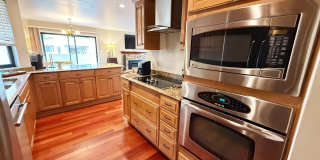 Beautifully Furnished 2 Bed/2.5 Bath Townhome in the Desirable Woodlands of La Jolla Gallery 11