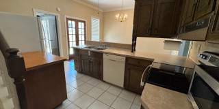 Two Story 2 bedroom, 2 bathroom home in South Highland Gallery 5