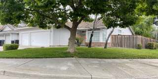 3br/2ba Home on corner lot Gallery 3