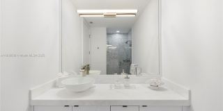 5959 Collins Ave Gallery 18