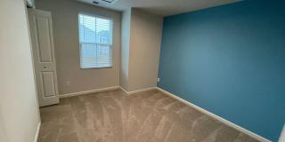 Room in 4 Bedroom Home at Bent Willow Dr Gallery 40