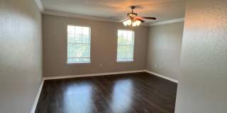 Spacious 4 Bedroom in South Crestview Gallery 19