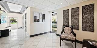 1050 Hillsboro Mile Gallery 3