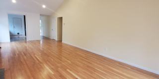 2 bdm 2 bath Ranch with Large fenced yard Gallery 7