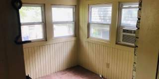 Large House w/ off-street parking & 3 BATHROOMS! Gallery 9