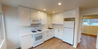 Beautifully Remodeled One Bed One Bath Unit in Coronado! Gallery 3