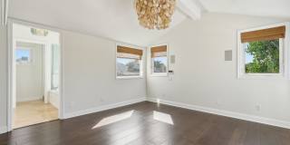 Premier Location in Corona Del Mar for 12-Month Lease Gallery 19