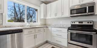 1906 Vine Street Gallery 11