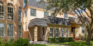 Elegant 3-Bedroom TownHome in Gated Community Gallery 1
