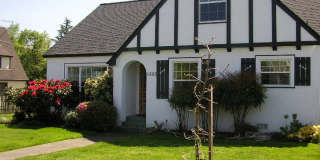 Great Hucrest Home with Hardwood Floors & a Fireplace! Gallery 1