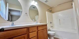 50% OFF 1ST MONTH RENT -----  3B/2.5B Townhome located in Twin Lakes Neighborhood! Gallery 10