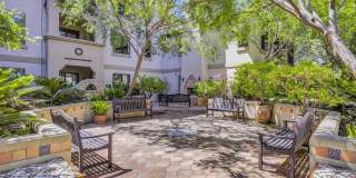 Updated Top Floor Unit -- Perfect Commuter Location -- Walking Distance to Laurel Street -- Must See! Gallery 4