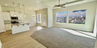 Four-Bedroom Home Near Shooting Star Park in Washington Fields Gallery 17