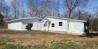 2 Bedroom 2 bath home in Strawberry Plains/Knoxville with large garage, available Now! Gallery 1